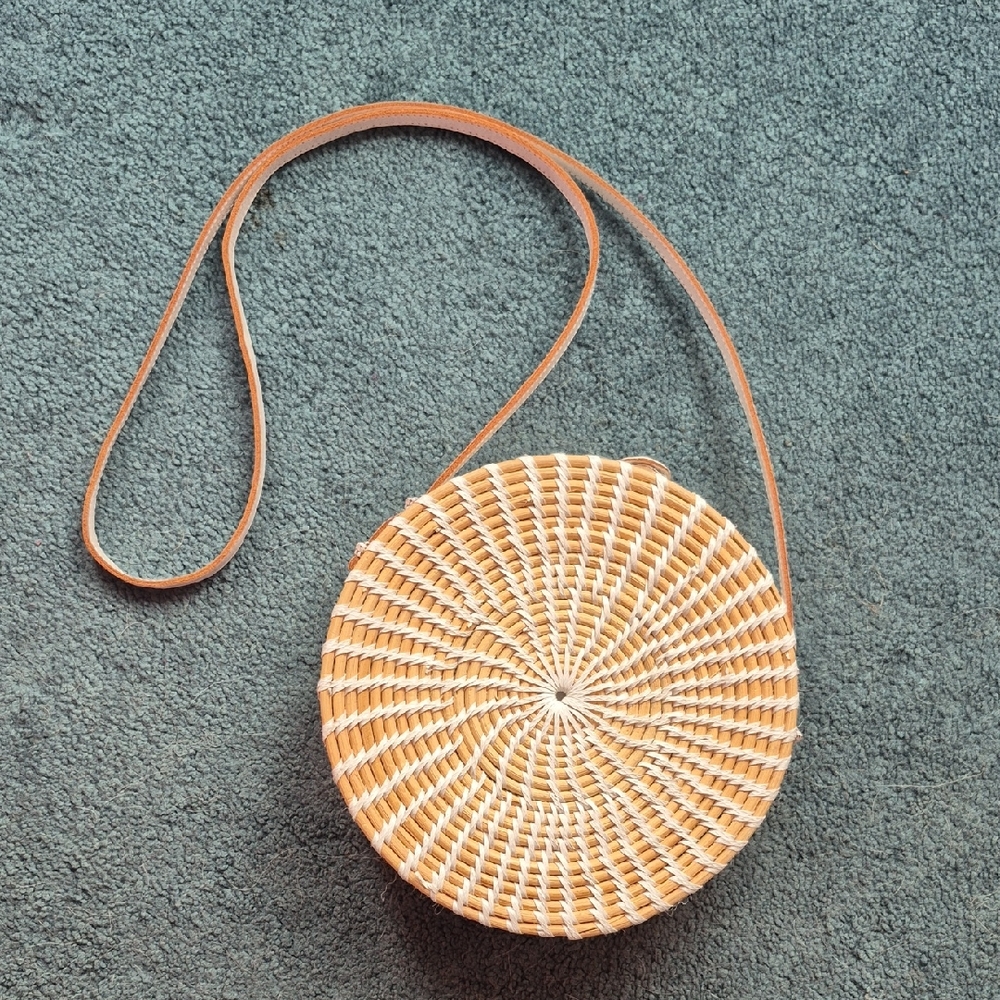 Round Woven Straw Beige And White Crossbody Bag
